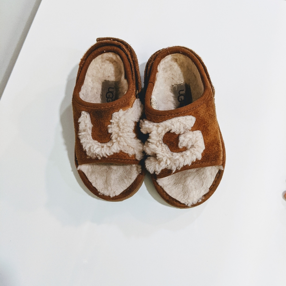 UGG kids slippers, slides, size 7 toddlers